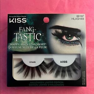 ✔️SOLD-KISS Fang-Tastic Ursula Black Eyelashes